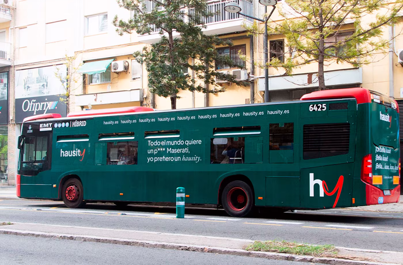 diseno publicidad autobuses hausity abranding